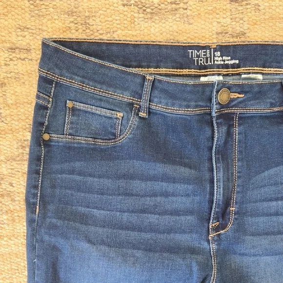 Time and Tru Dark Blue Ankle Jeans - Picture 3 of 4